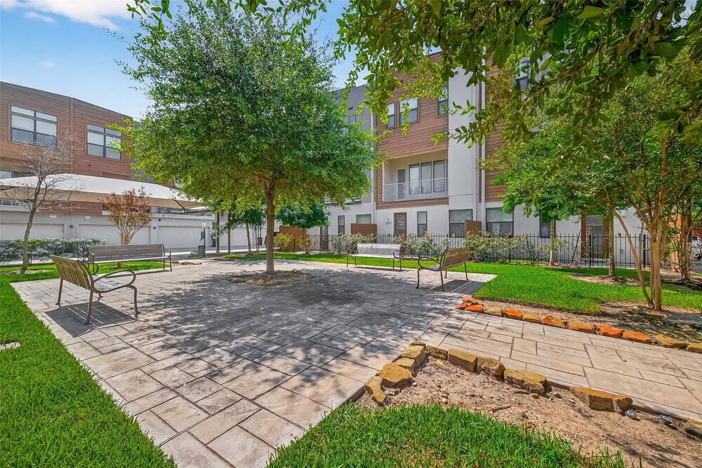 2401 Crawford Street - Photo 34