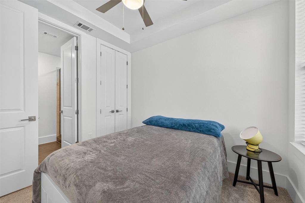2401 Crawford Street - Photo 4