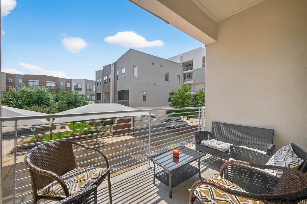 2401 Crawford Street - Photo 31