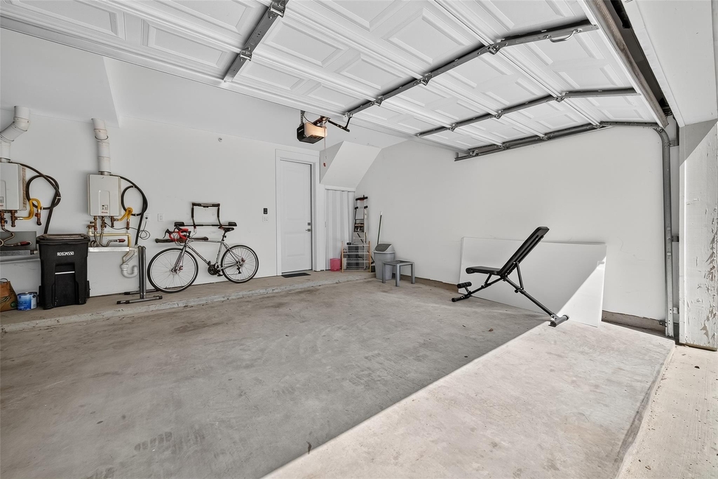 2401 Crawford Street - Photo 33