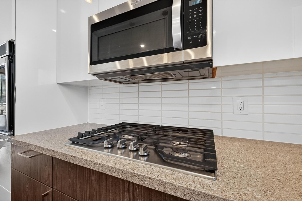 2401 Crawford Street - Photo 18