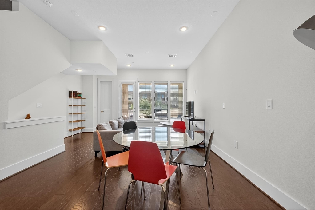 2401 Crawford Street - Photo 12
