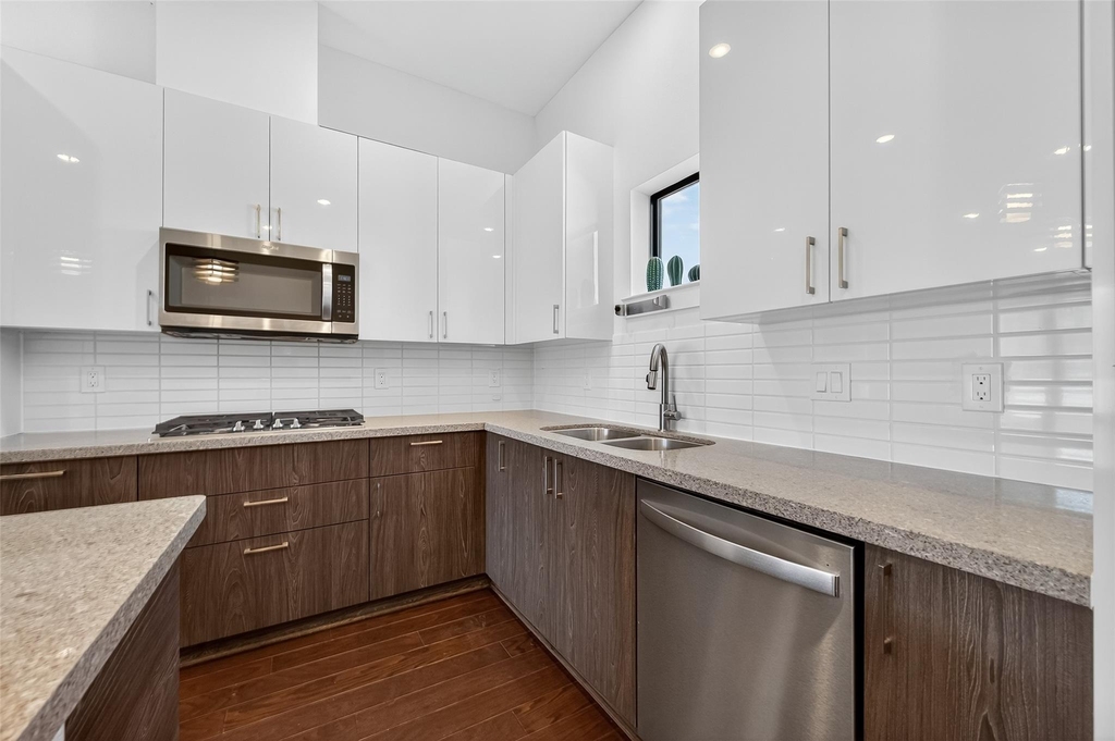 2401 Crawford Street - Photo 17