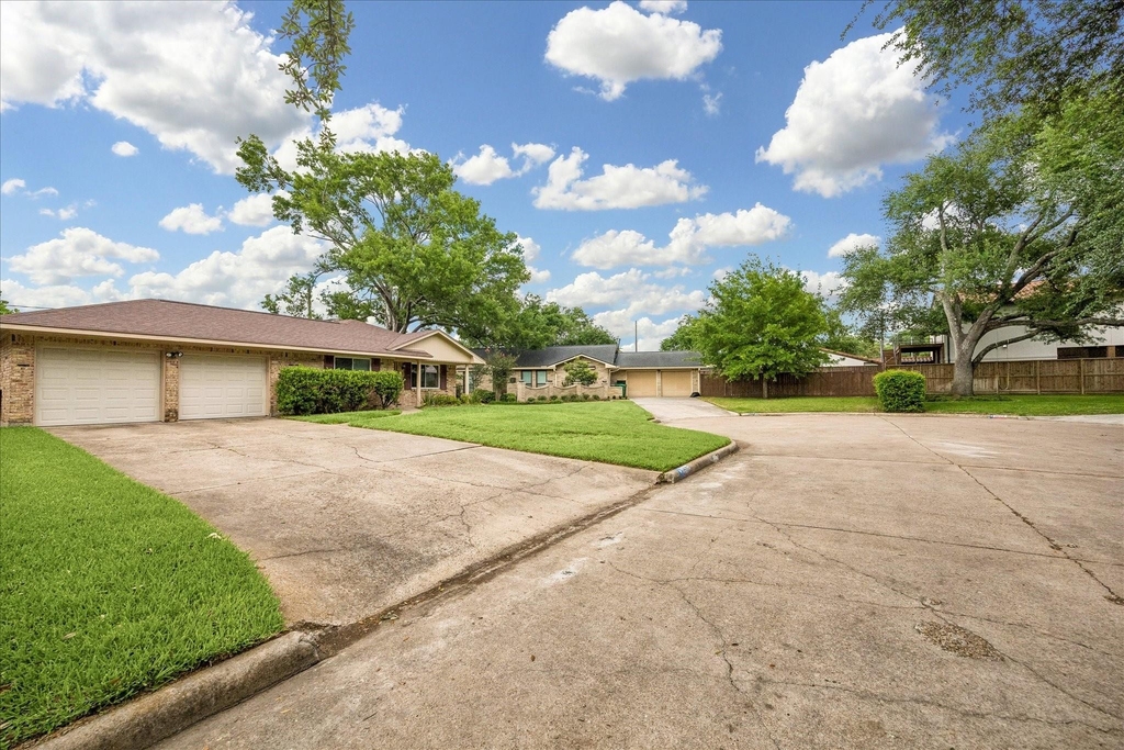 1607 Willowby Drive - Photo 16