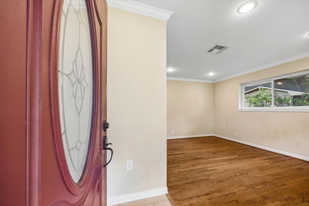 1607 Willowby Drive - Photo 4