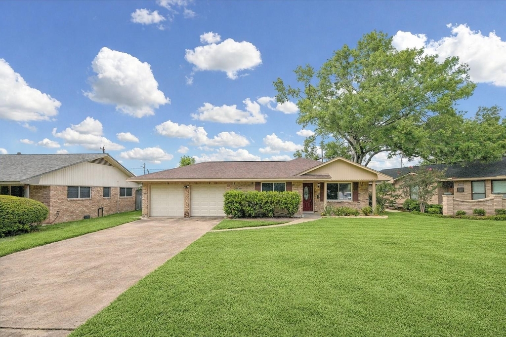 1607 Willowby Drive - Photo 0
