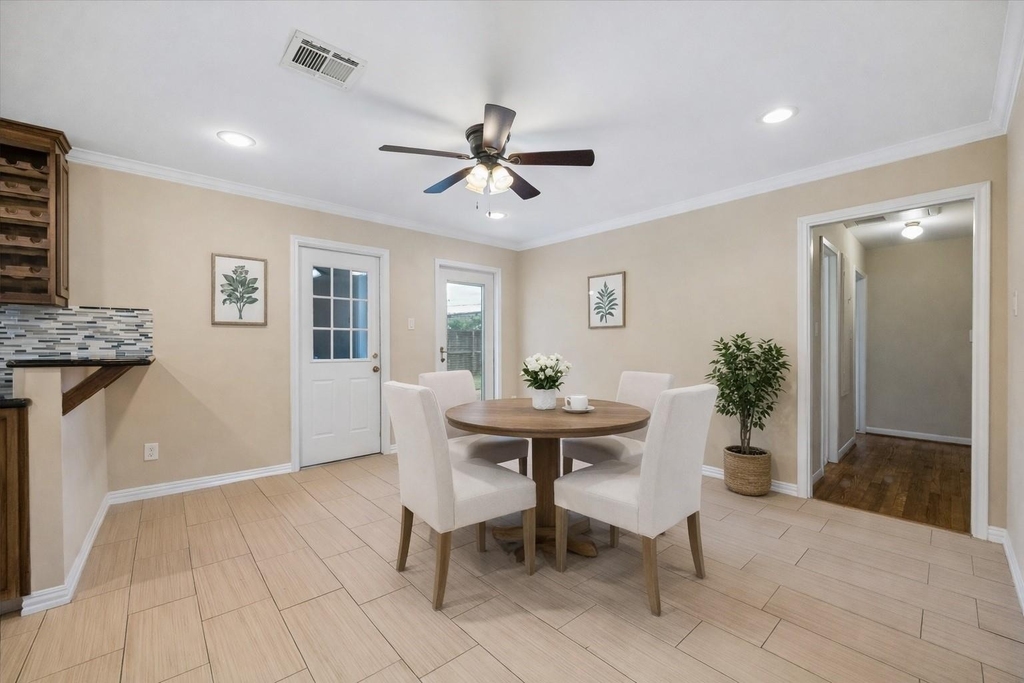 1607 Willowby Drive - Photo 3
