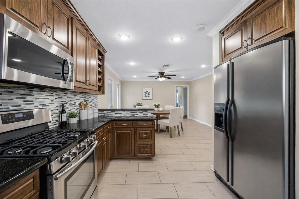 1607 Willowby Drive - Photo 6