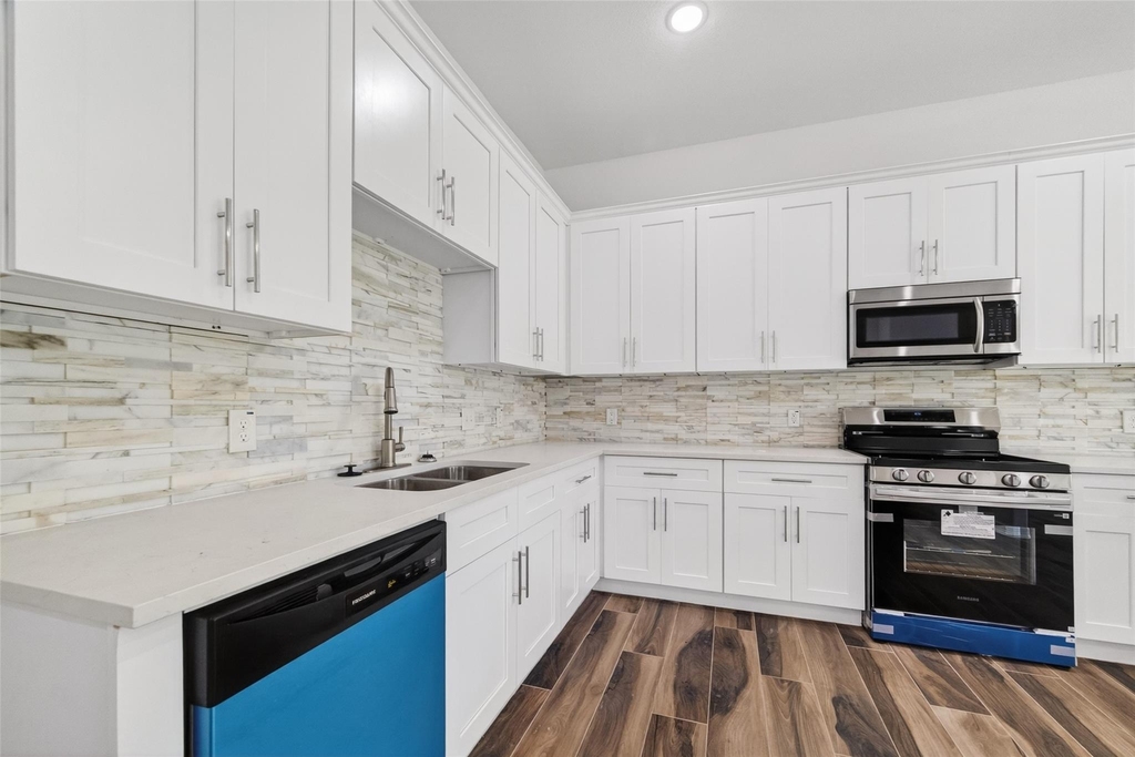 8628 Scott Street - Photo 9