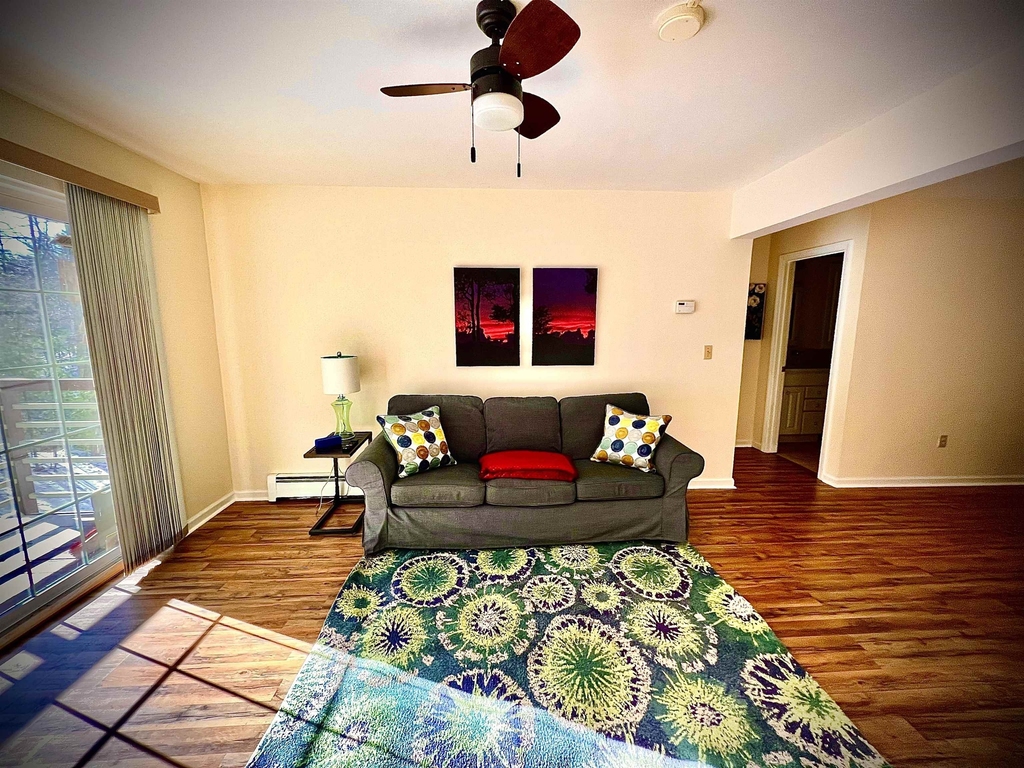 267 Hildred - Photo 1