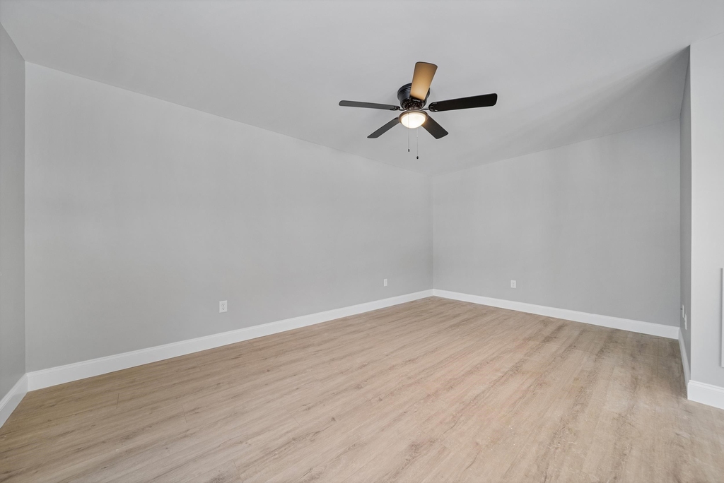 136 S Main - Photo 12