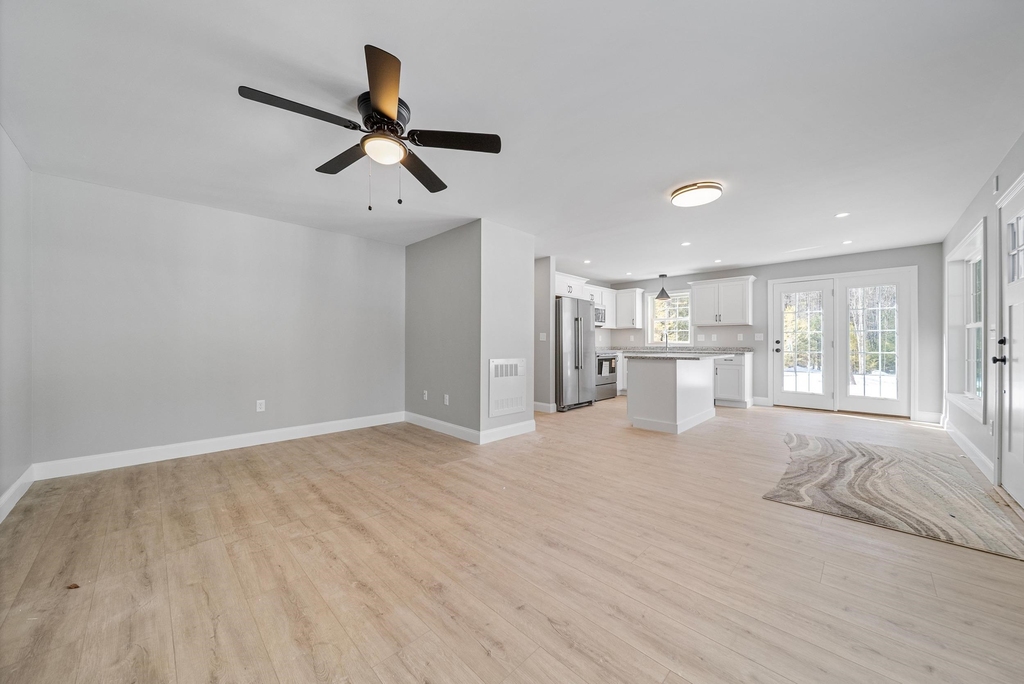 136 S Main - Photo 2