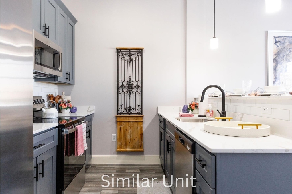 1555 Elm - Photo 18