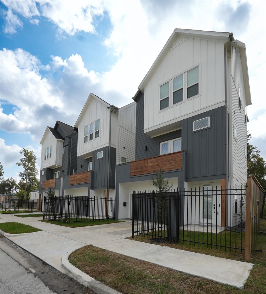 1614 Euel Street - Photo 1