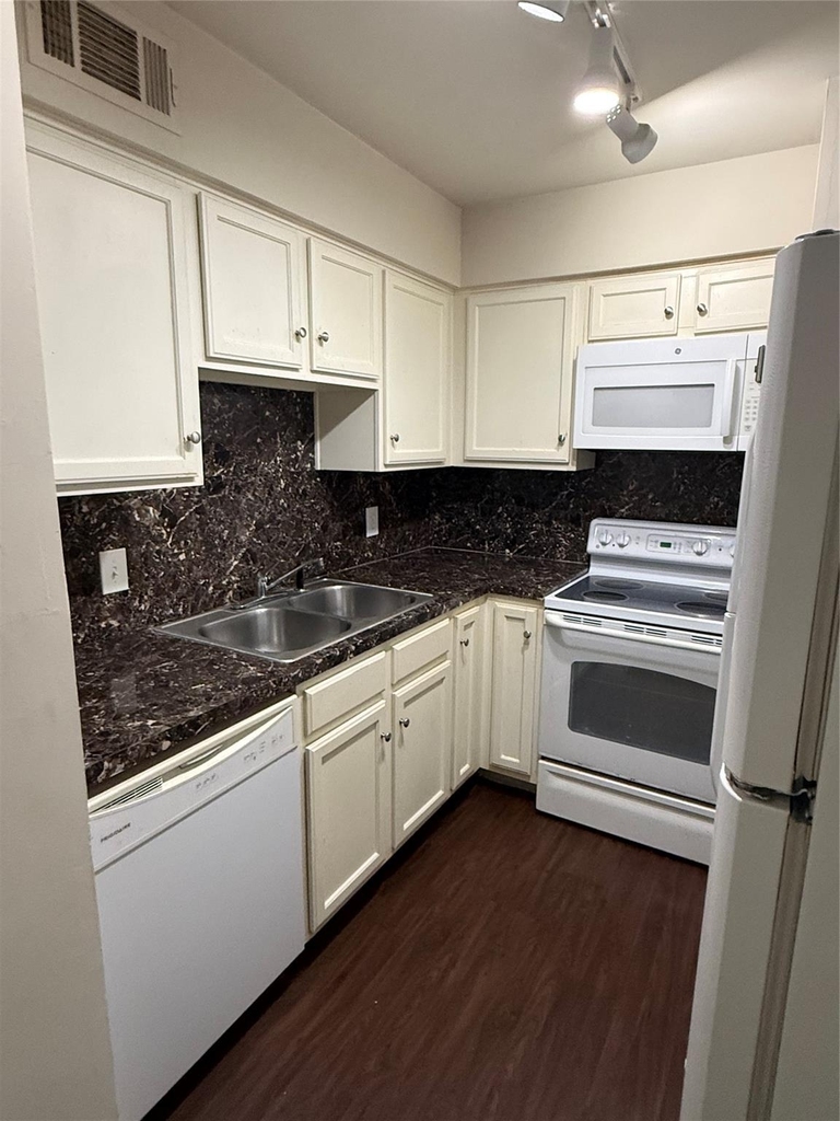 17202 Imperial Valley Drive - Photo 7