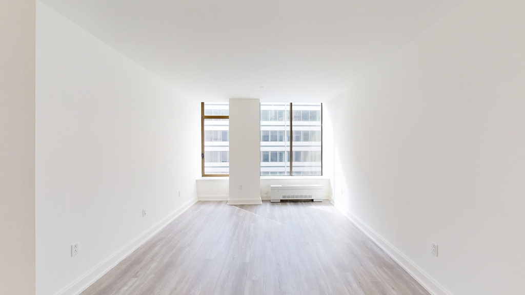 10 Hanover Square - Photo 2