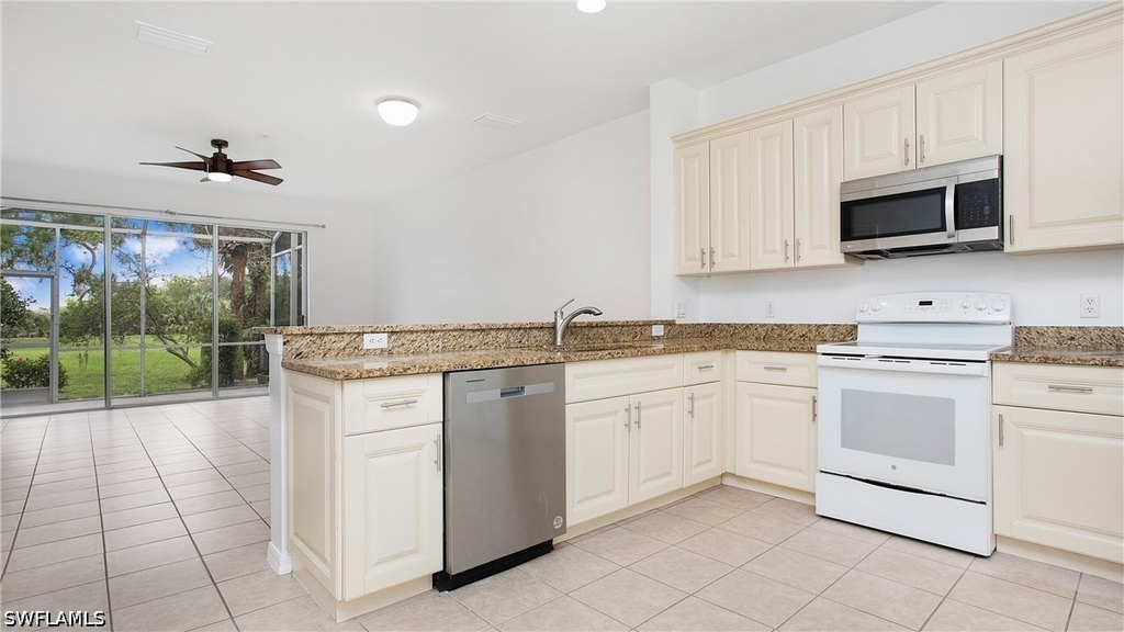 880 Hampton Circle - Photo 6