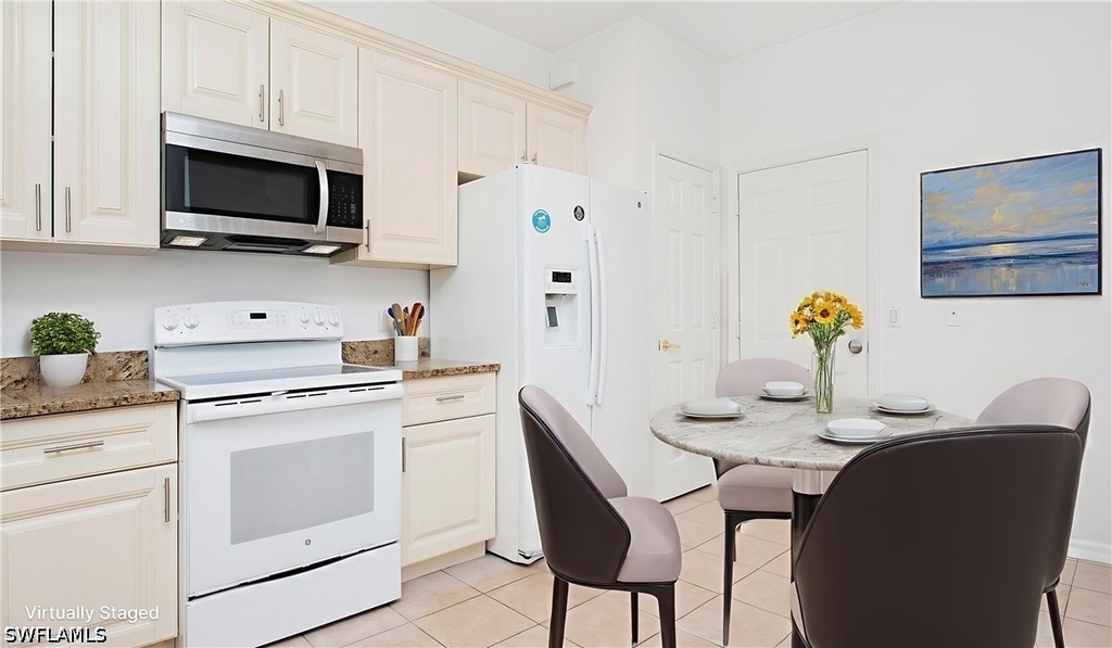 880 Hampton Circle - Photo 4