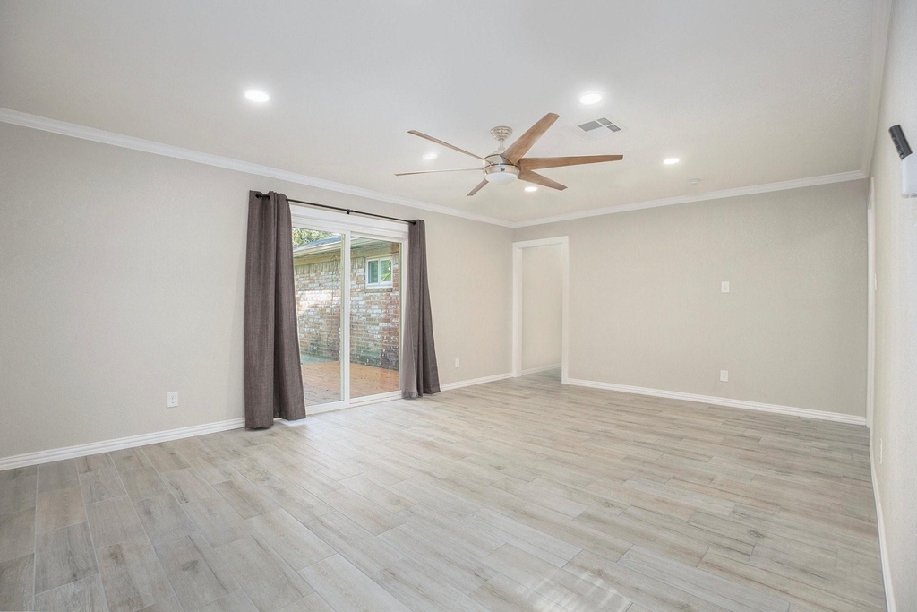 702 Reynolds Avenue - Photo 5