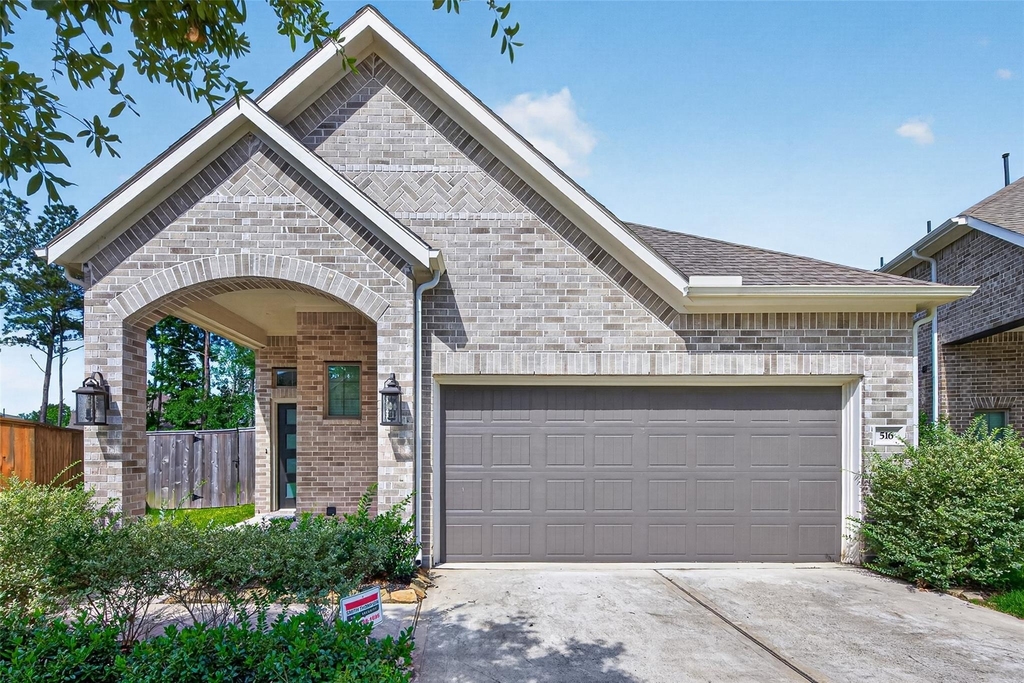 516 Shine Court - Photo 0