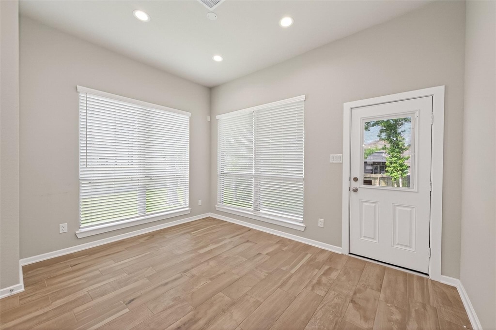 516 Shine Court - Photo 17