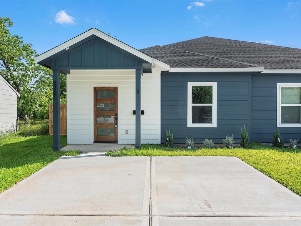 5201 Kenilwood Dr - Photo 1