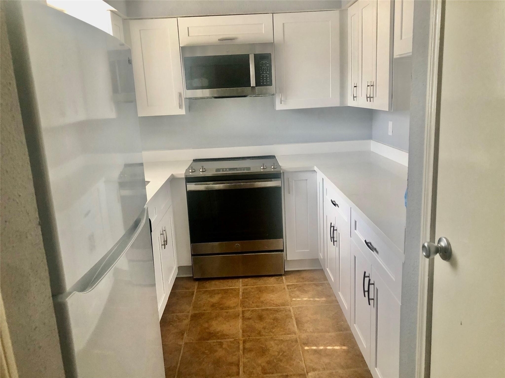 3150 Walnut Bend Lane - Photo 2