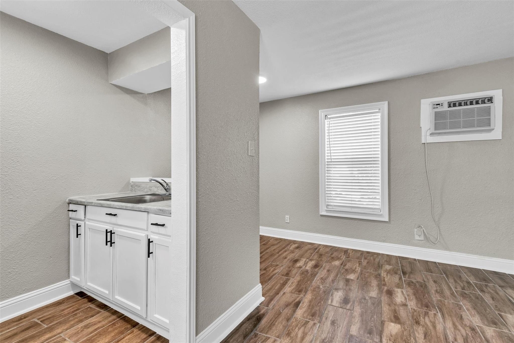 1423 Hawthorne - Photo 6