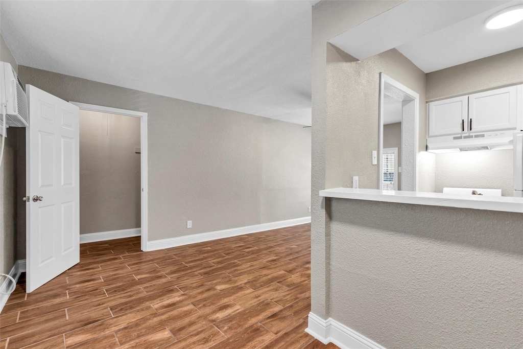 1423 Hawthorne - Photo 2