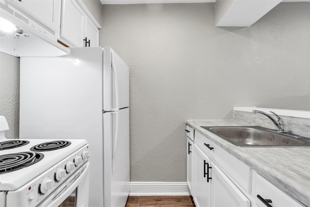 1423 Hawthorne - Photo 5