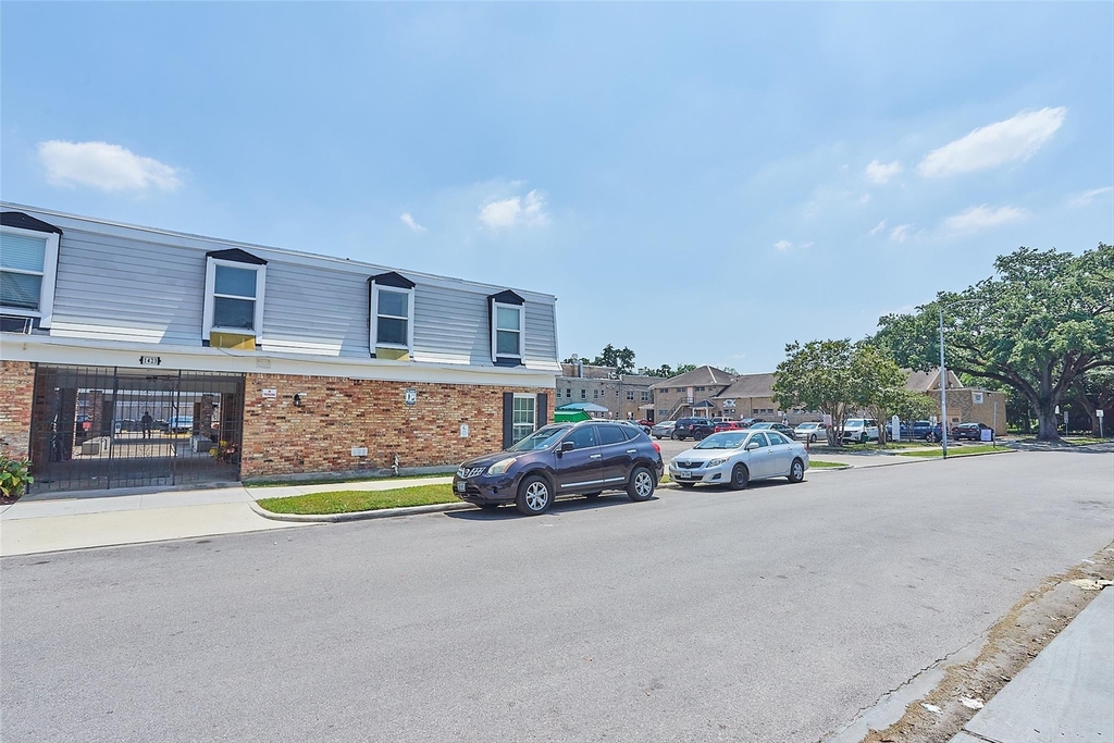 1423 Hawthorne - Photo 14