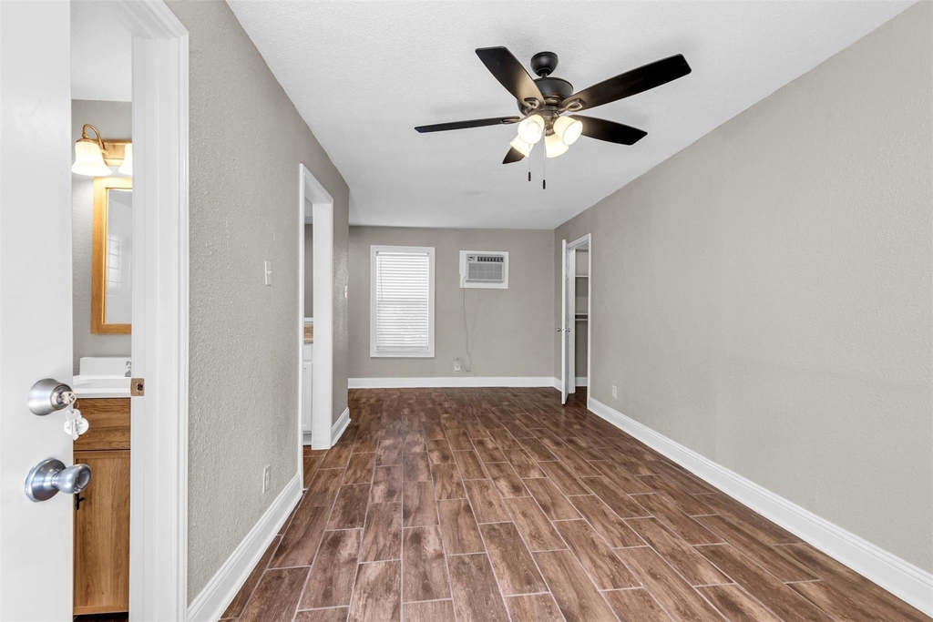 1423 Hawthorne - Photo 1