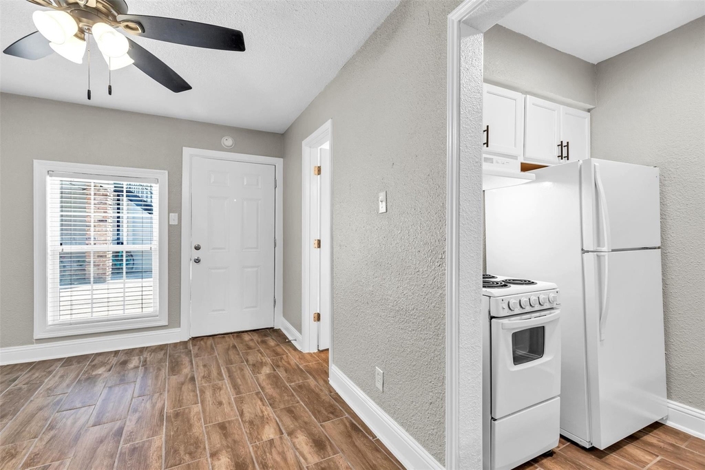1423 Hawthorne - Photo 4