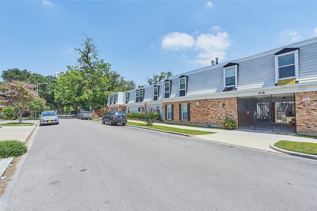 1423 Hawthorne - Photo 15