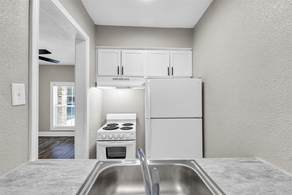 1423 Hawthorne - Photo 3