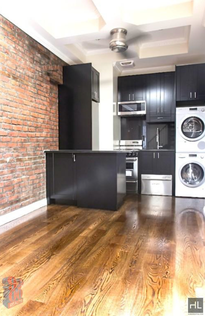 Mulberry Street - Photo 1