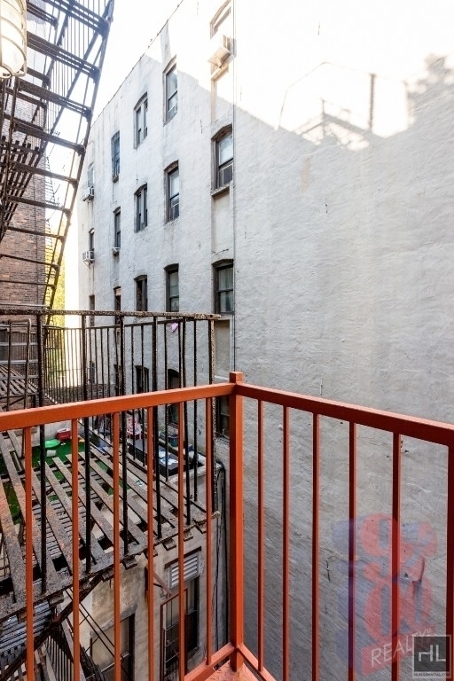 Avenue B - Photo 1