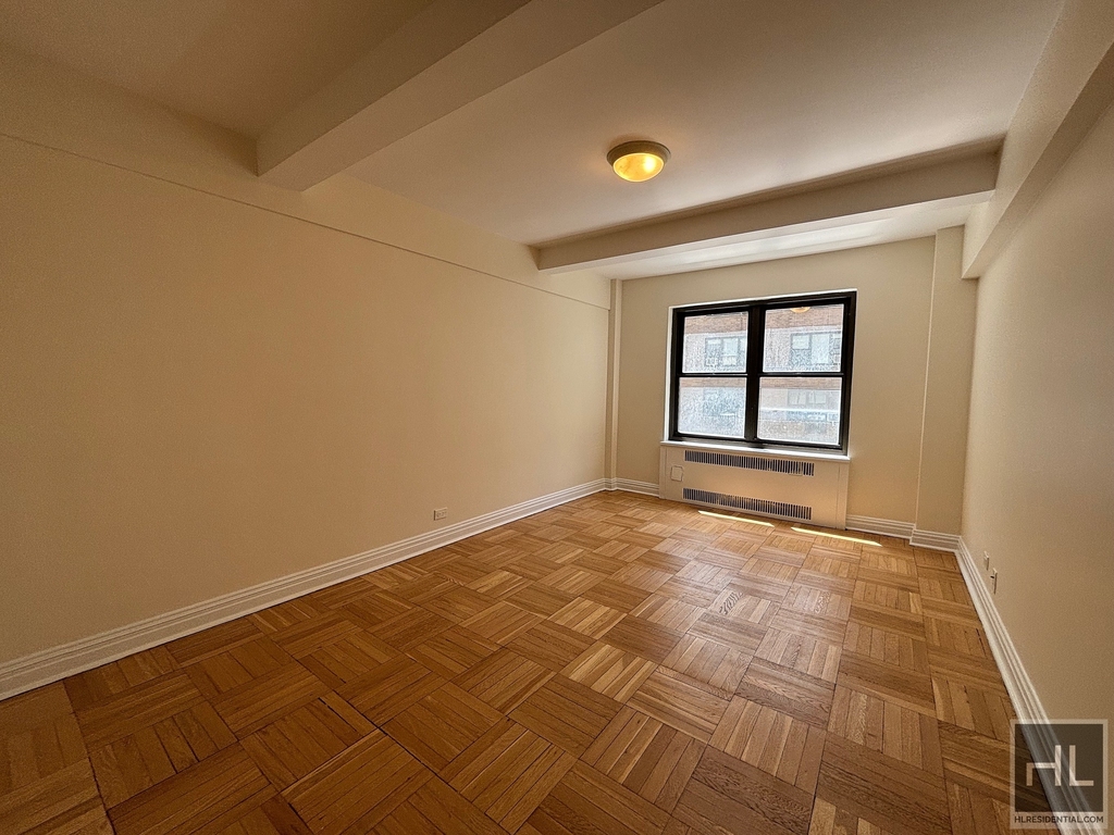 East 56 Street - Photo 3