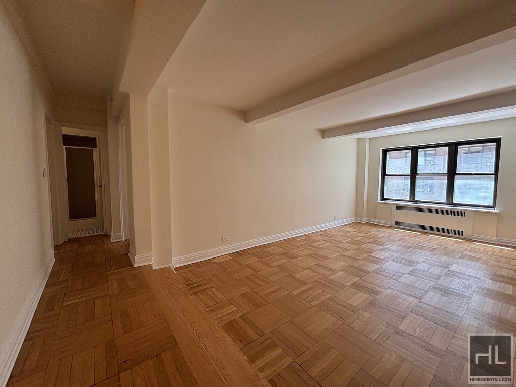 East 56 Street - Photo 2
