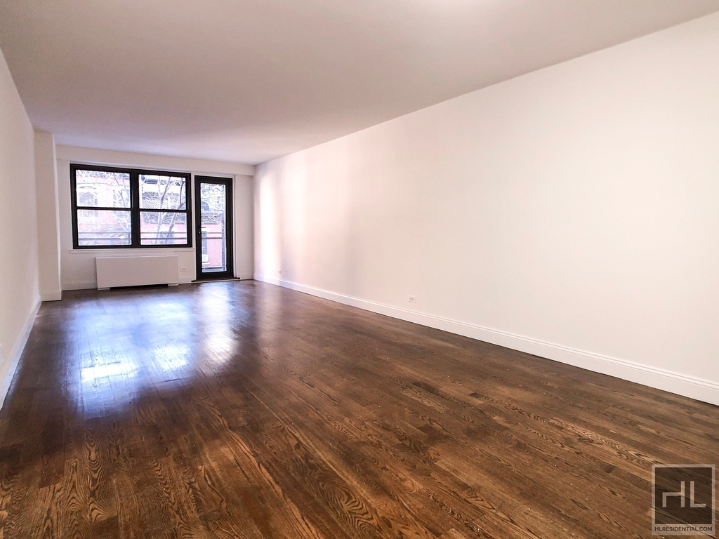 E 82 St - Photo 0