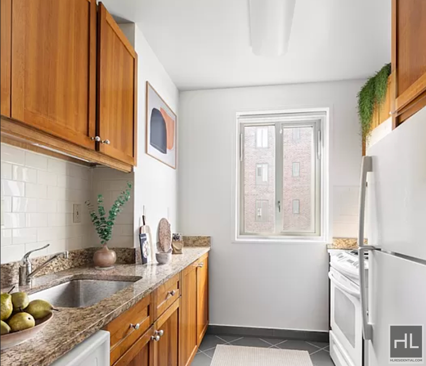 East 14th Street - Photo 3