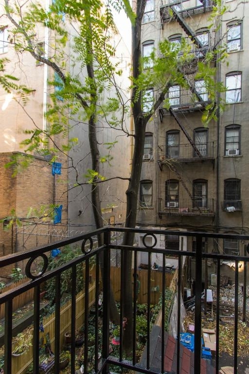 East 7th Street - Photo 4