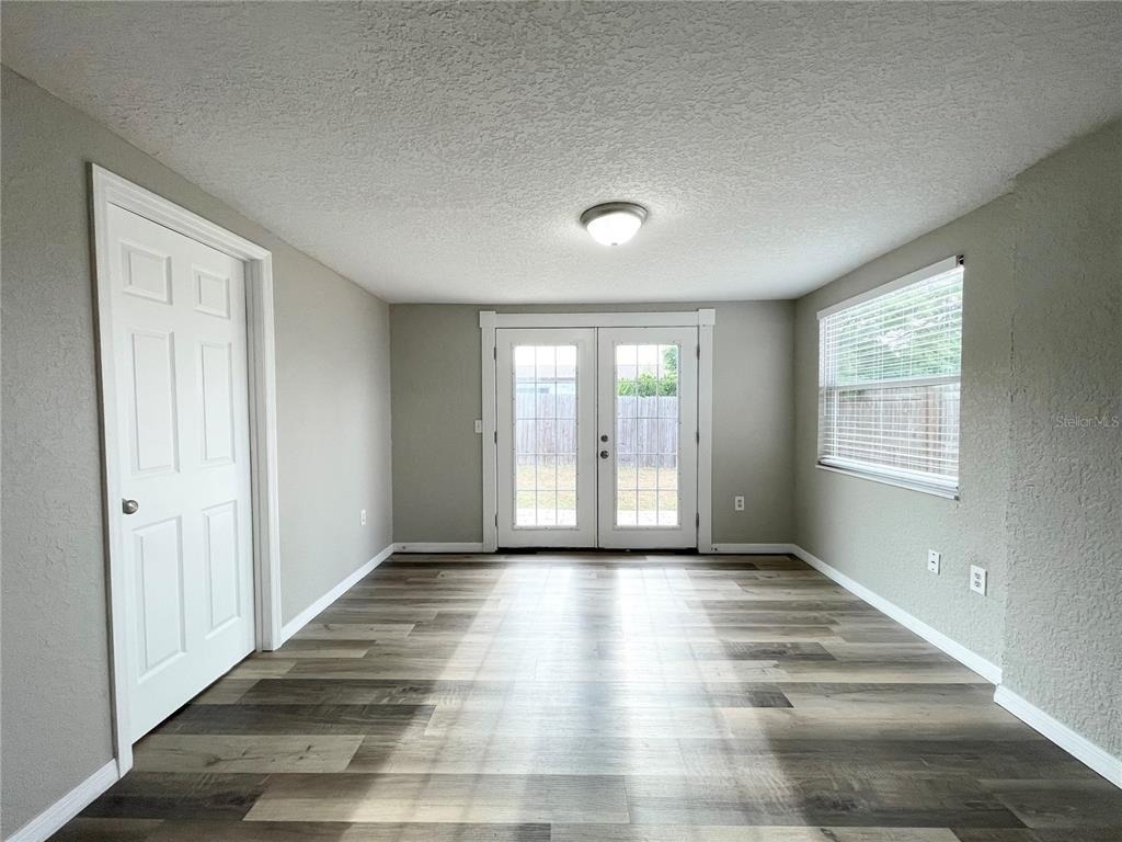 11241 Yewtree Avenue - Photo 8