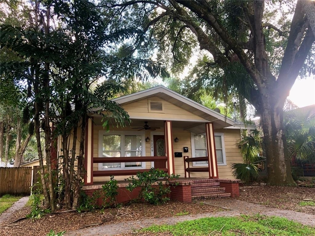 1209 E Comanche Avenue - Photo 0