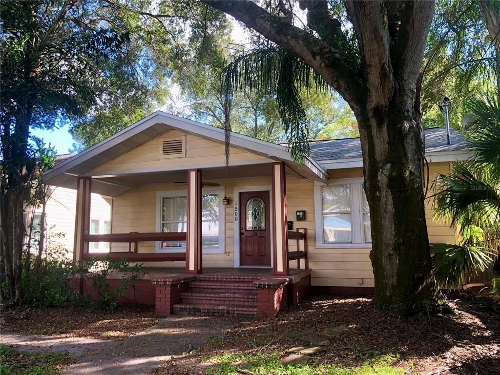 1209 E Comanche Avenue - Photo 1