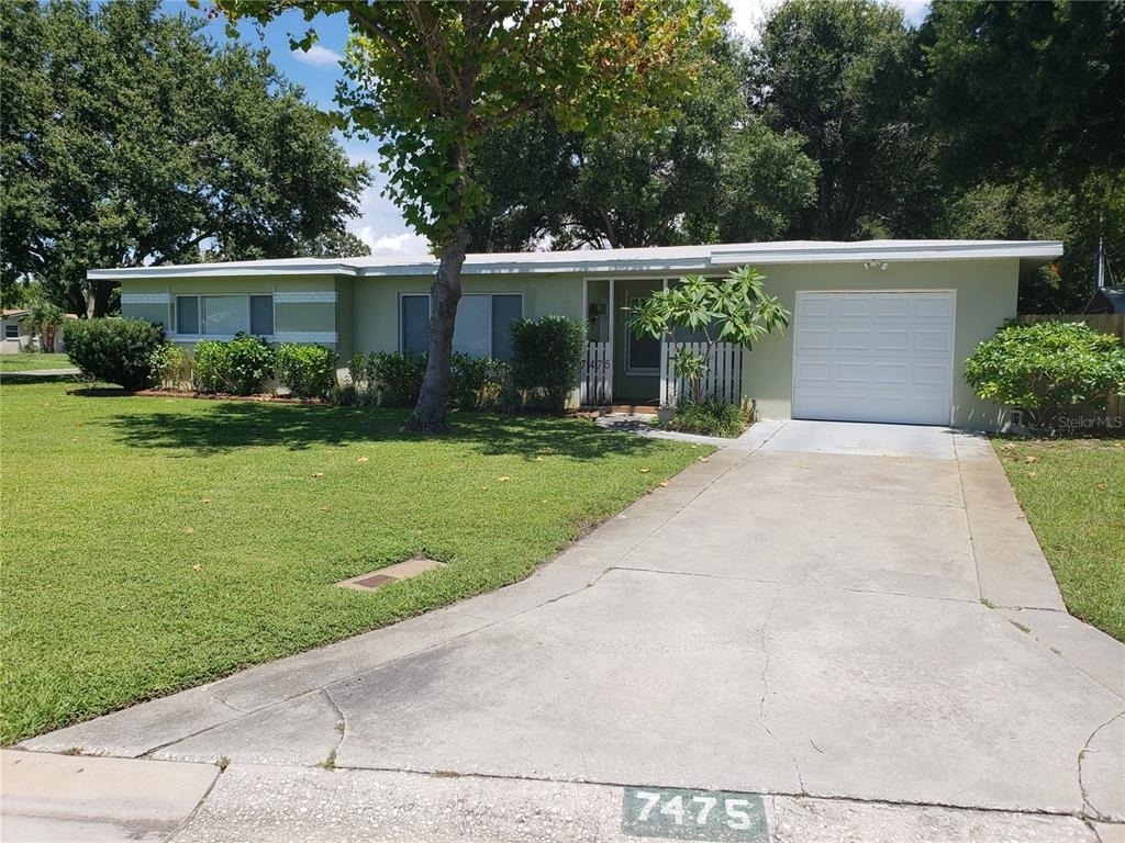 7475 19th Avenue N - Photo 0