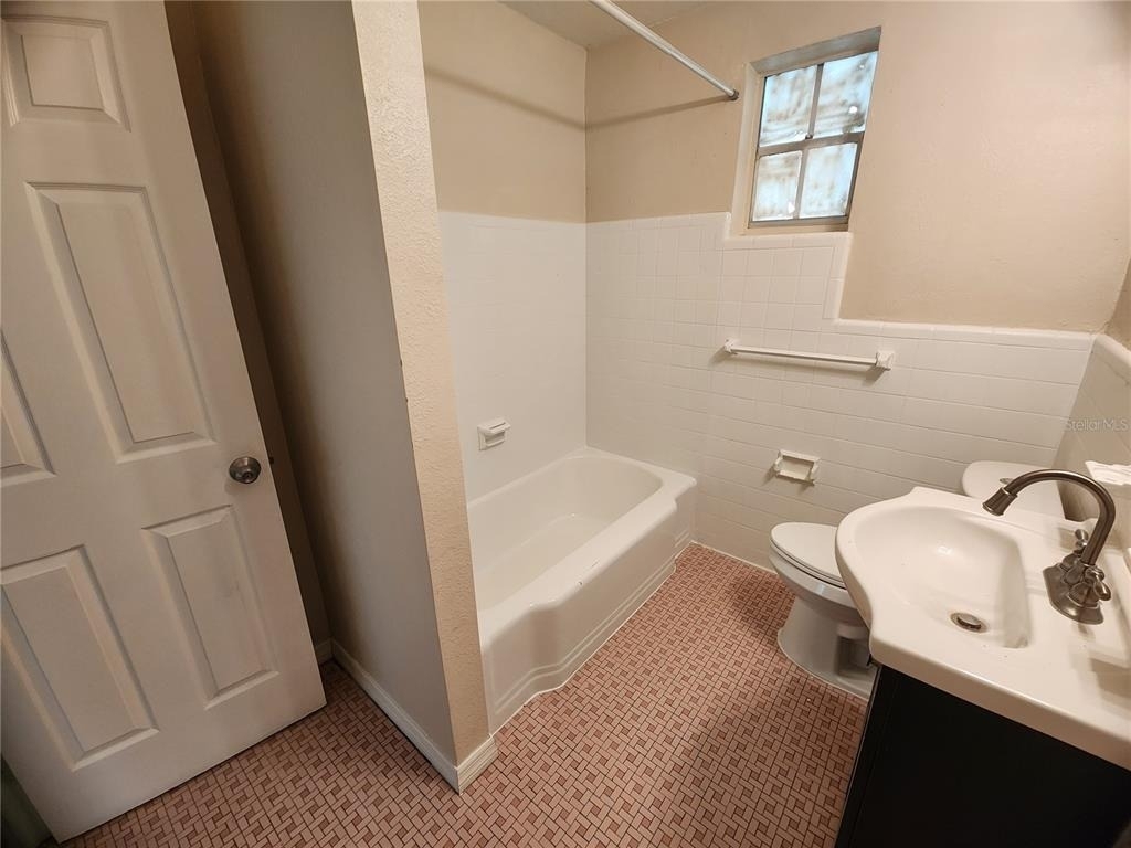 343 W 60th Street - Photo 4