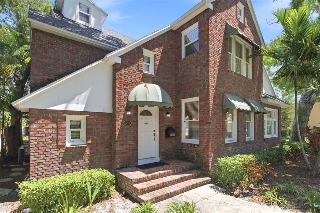 555 18th Avenue Ne - Photo 1