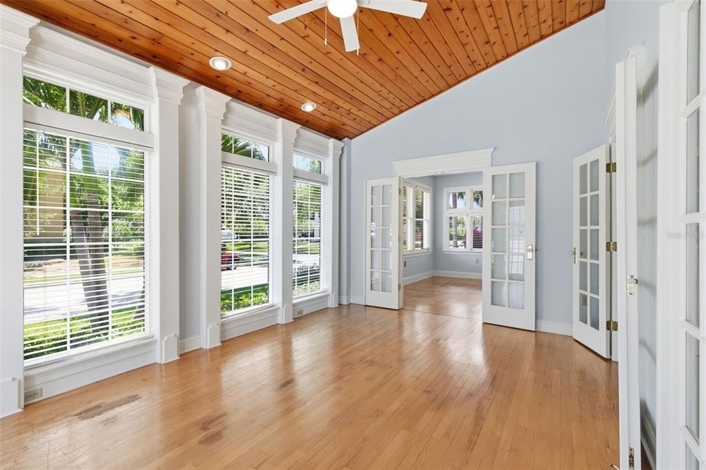 555 18th Avenue Ne - Photo 6