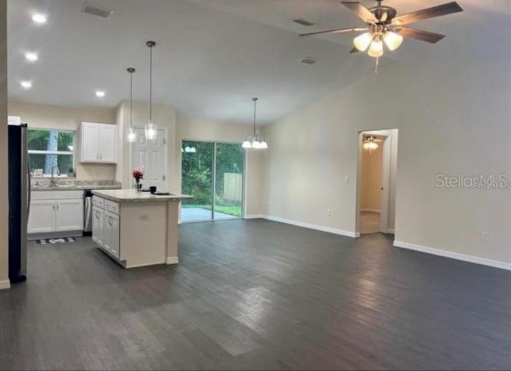 2920 Se 49th Place - Photo 1